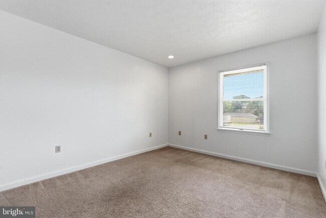 Building Photo - 830 Locust St