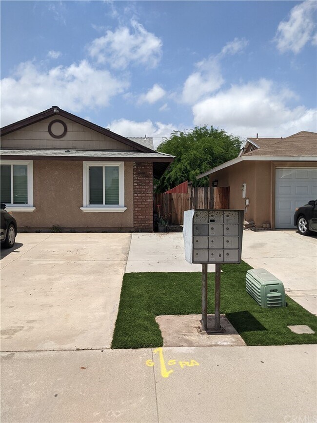Building Photo - 14901 Silvertree Rd