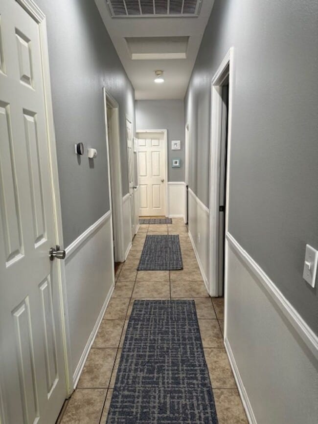 Building Photo - Beautiful Single Story Home - Professional Landscaper included