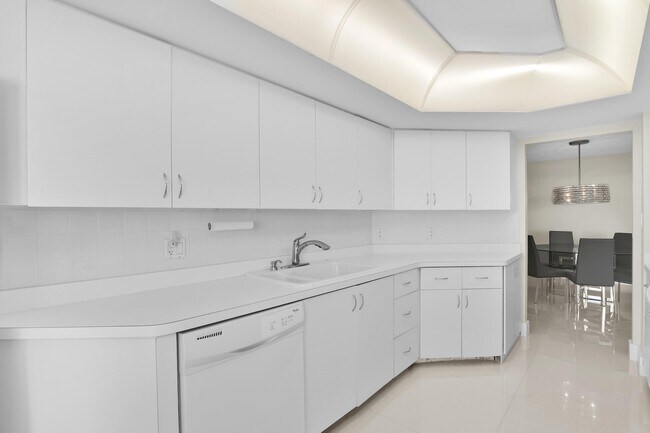 Building Photo - 500 S Ocean Blvd