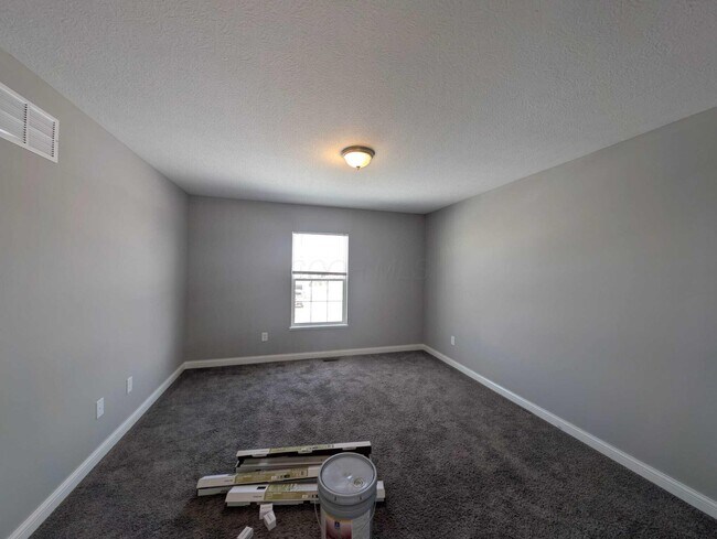 Building Photo - 800 Avebury Dr