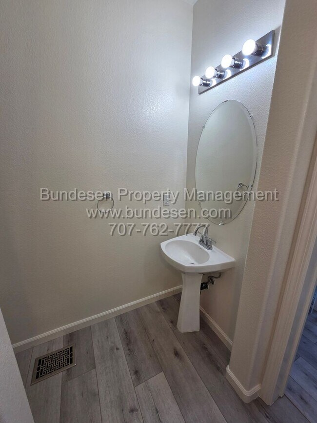 Building Photo - 3855 Louis Krohn Dr