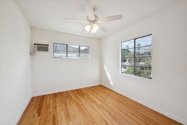 Building Photo - 11613 Moorpark St