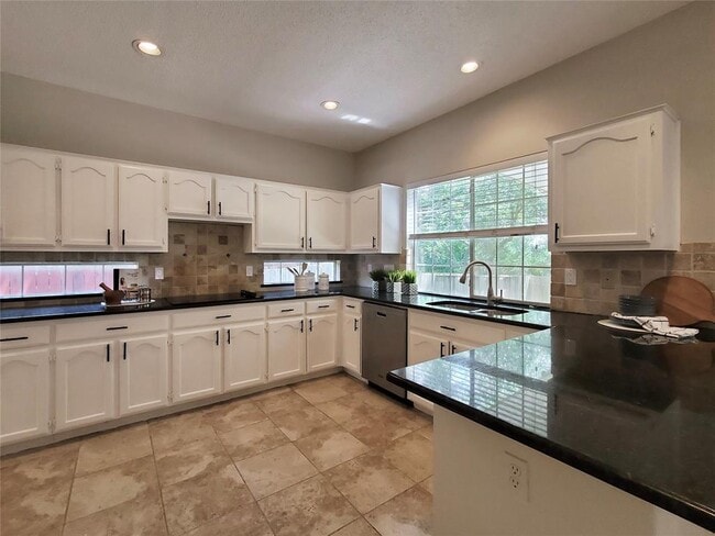 Building Photo - 11105 Crossland Dr
