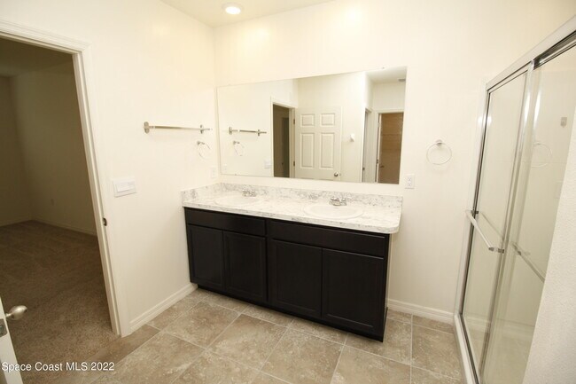 Building Photo - 3650 Peony Ct SE