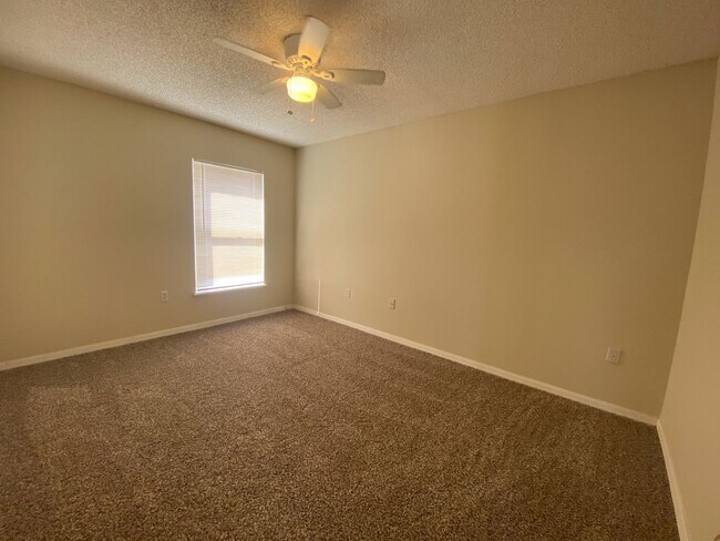 Building Photo - Beautiful Westside 3 Bedroom Home in Overland Park