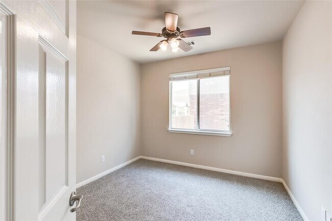 Building Photo - 15524 Belfin Dr