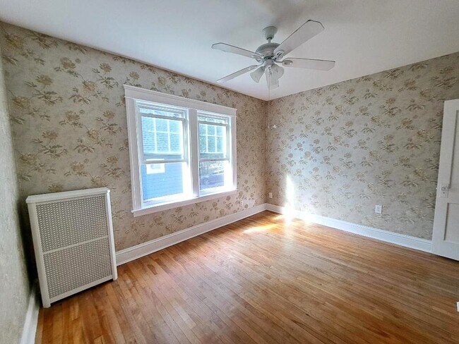 first bedroom - 127 Malvern Rd