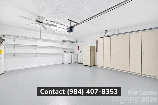 Building Photo - 401 S Hill St