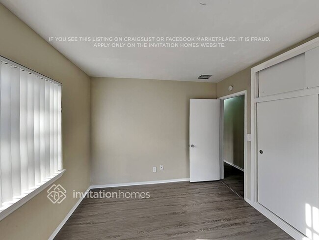 Building Photo - 2608 SW 34th Ave