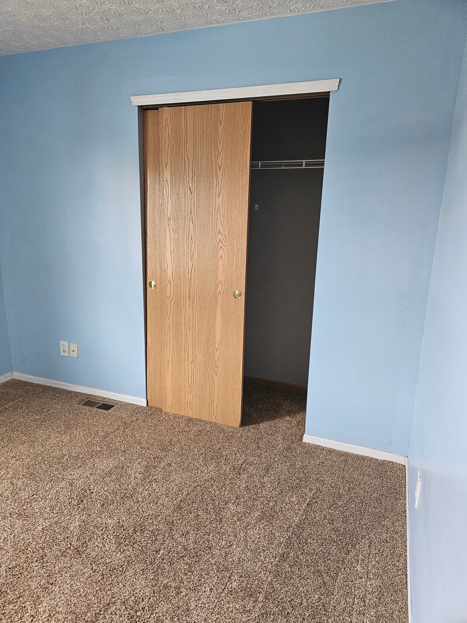 Closet space - 1606 Metcalfe Ave
