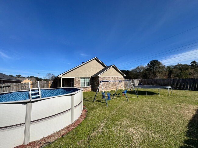 Building Photo - Gated community close to Mansfield Road....