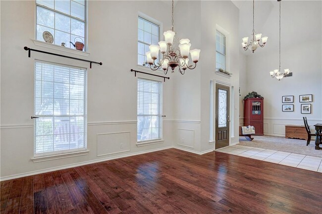 Building Photo - 1711 Fall Creek Dr