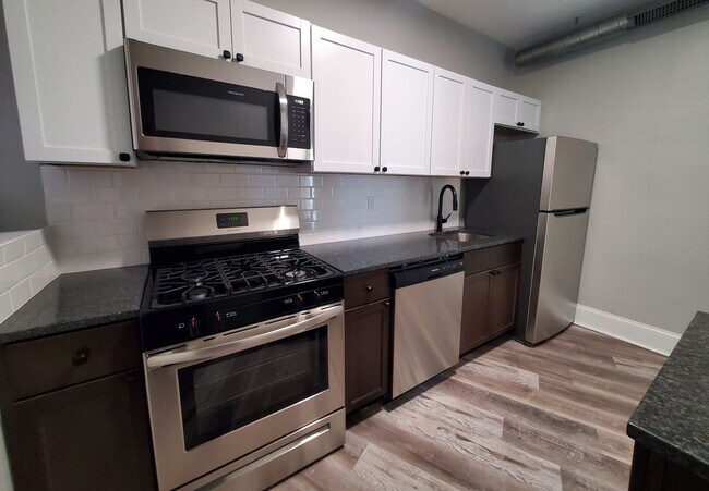 Building Photo - 4237 N Lincoln Ave