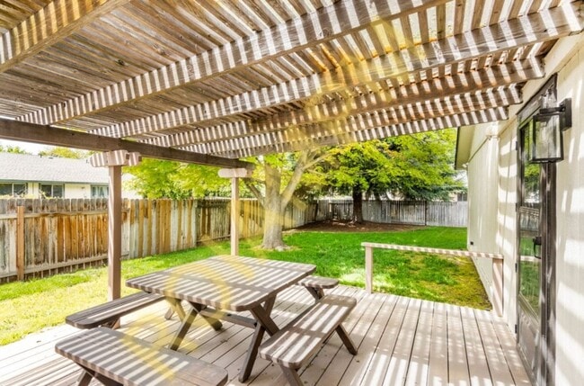 Building Photo - Charming 3 Bed, 2 Bath Home in PRIME Twin Falls Location – $1,900/Month