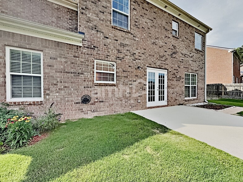 Building Photo - 2613 Newtons Crest Cir