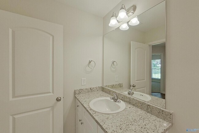 Building Photo - 111 Live Oak Dr