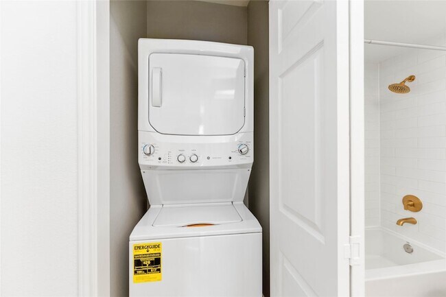 Building Photo - 3231 Allen Pkwy