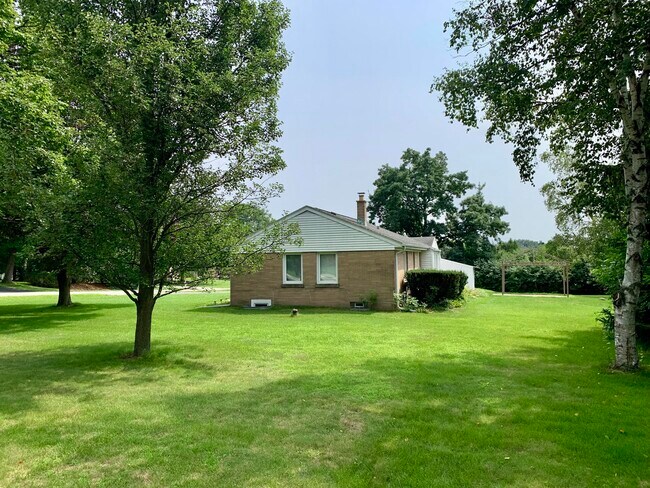 Building Photo - 14865 Pershing Dr