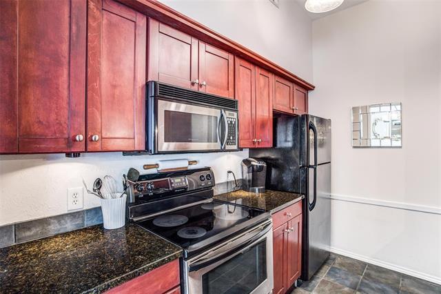 Building Photo - 10421 High Hollows Dr