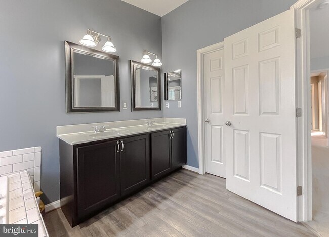 Building Photo - 45571 Catalina Ln