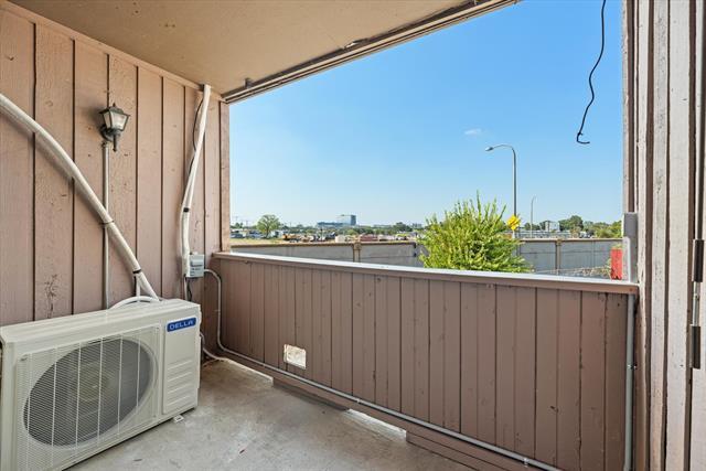 Building Photo - 2627 Douglas Ave