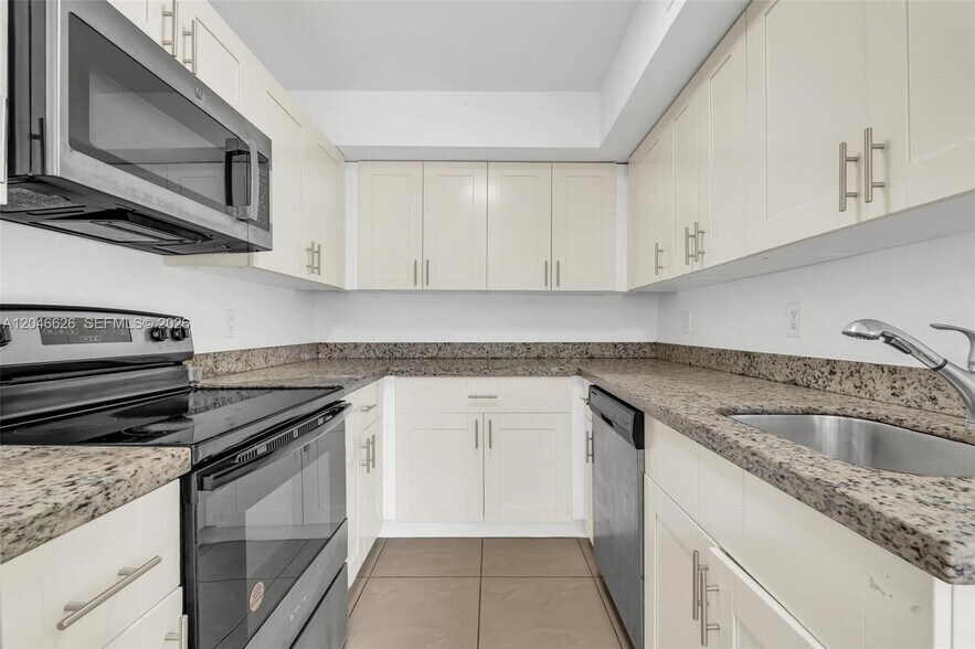 Building Photo - 15560 SW 104th Ter