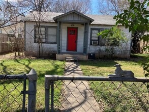 Building Photo - 611 Clifford Dr