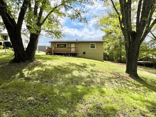 Building Photo - 26 Pine Ln
