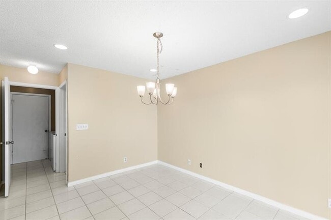 Building Photo - 3138 W Buena Vista Dr