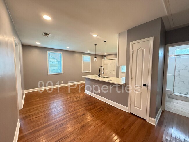 Building Photo - 1096 McEvers Rd