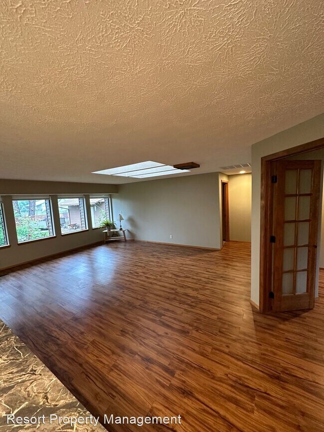 Building Photo - 3 br, 2 bath House - 910 E Loch Maree Dr