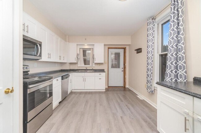 Building Photo - 602 W Louther St