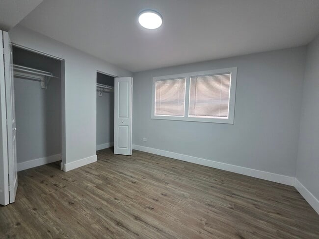 Building Photo - 1621 E 74th Pl