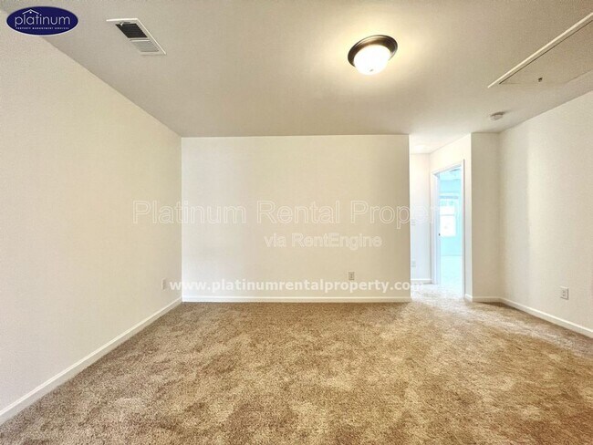 Building Photo - 5770 Thornton Dr