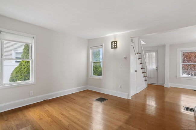 Building Photo - 8 3rd St