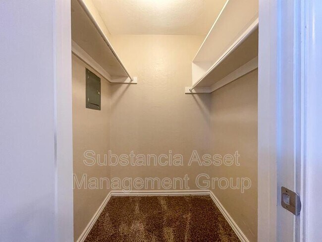 Building Photo - 1430 NW 25th St