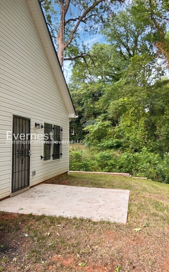 Building Photo - 2633 Hemphill St