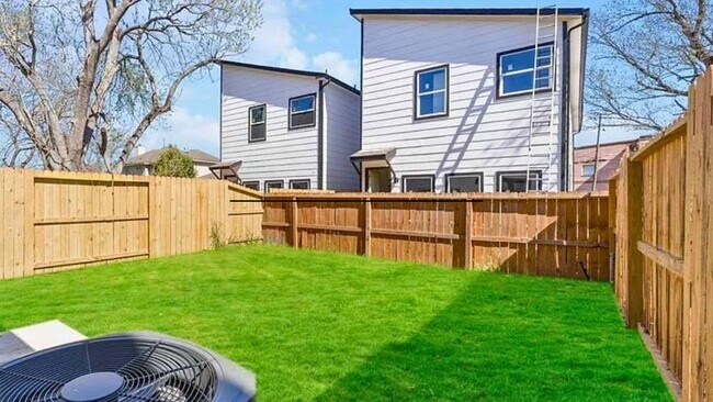 Building Photo - 4117 Shelby Cir