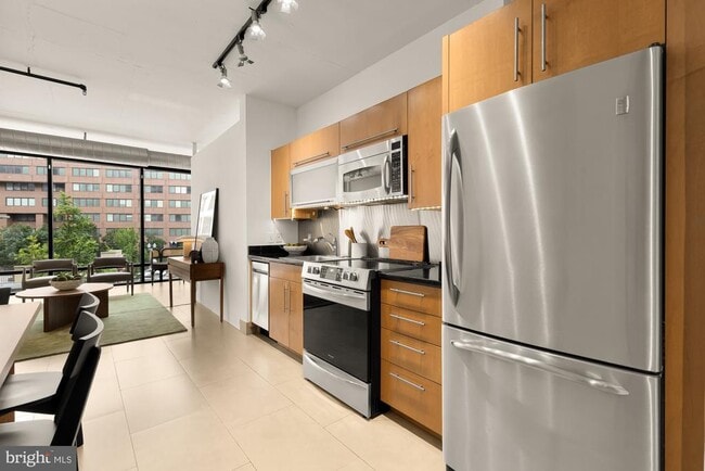 Building Photo - 1133 14th St NW