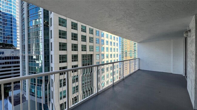 Building Photo - 1200 Brickell Bay Dr