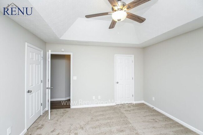 Building Photo - Now available 3 bedrooms 2.5 baths