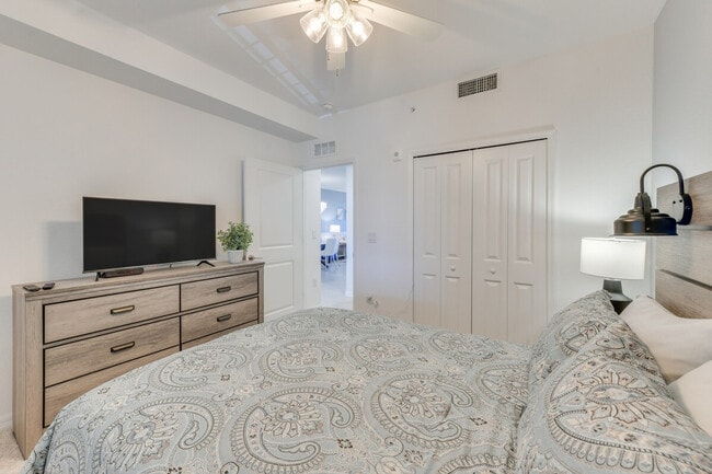 Building Photo - 12320 Wellen Golf St