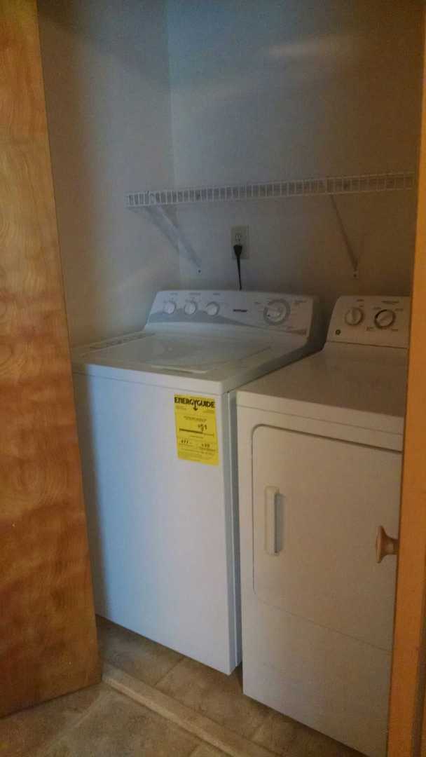 Building Photo - 3 Bedroom, Spacious Townhome- Available July 2026!