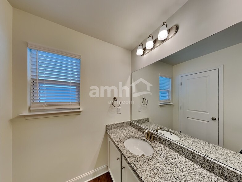 Building Photo - 898 Carnaby Ln