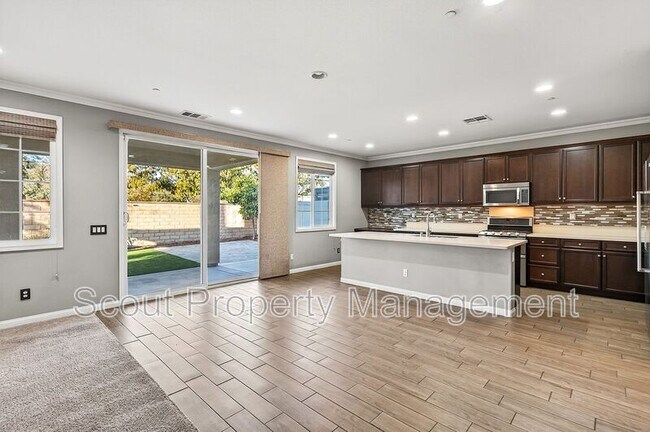 Building Photo - 39012 Crown Ranch Rd