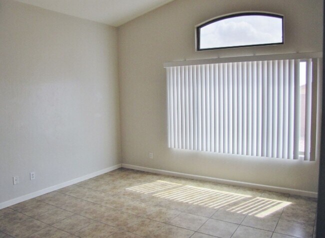 Building Photo - 4BR/2BA/2CG, 1889 sq.ft. home in Copper Sk...