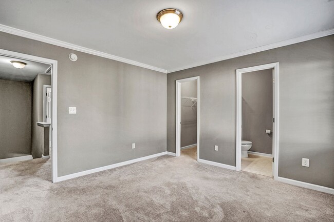 Building Photo - ADORABLE AND COZY-Come see this townhome i...