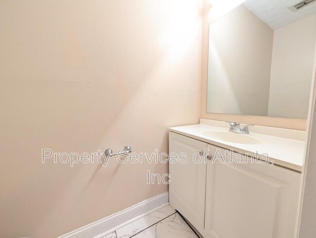 Building Photo - 525 Cedar Wood Ct SW