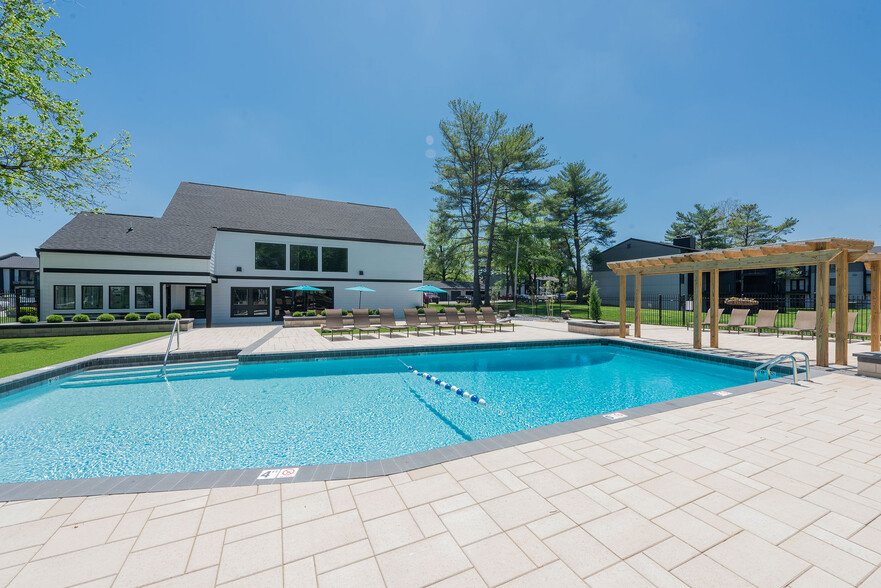 Pool - Brendon Park Apartments